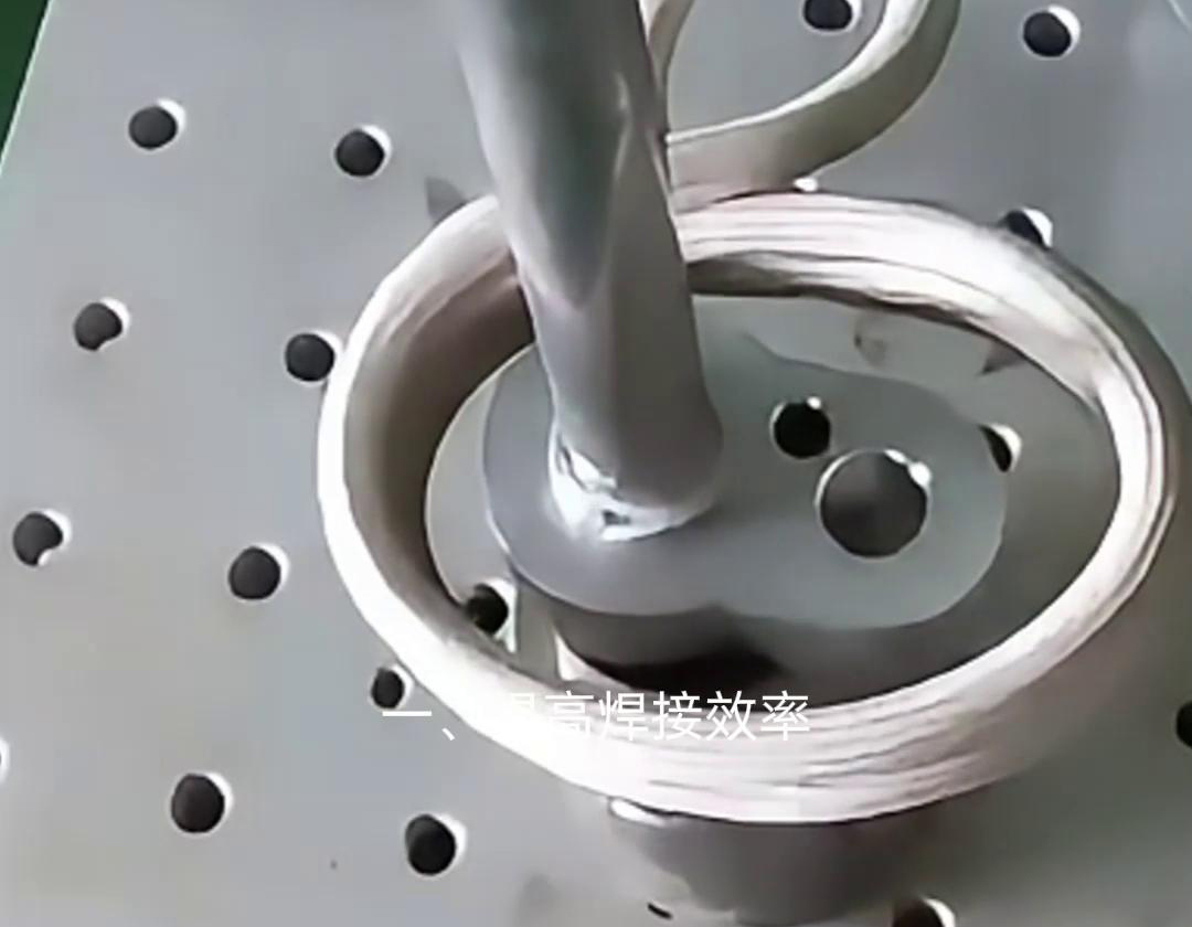 鋁件焊接設備中，手持式高頻焊機是一種適用于鋁管焊接的高效、便捷的焊接工具