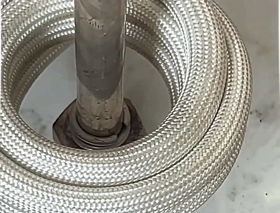 汽車鋁配件高頻釬焊具有高效快速、焊接質(zhì)量高、熱影響區(qū)小、節(jié)能環(huán)保等技術(shù)特點