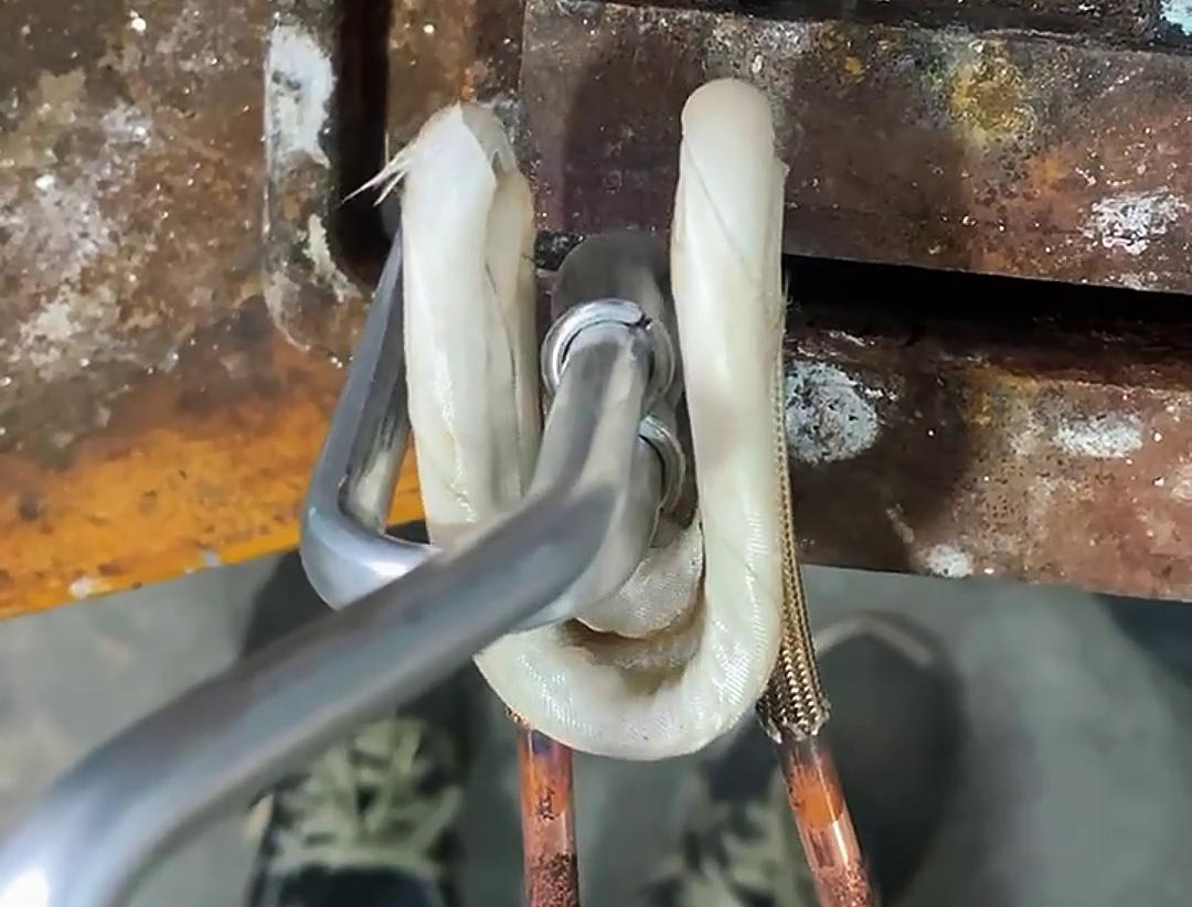 鋁管焊接用什么焊機(jī)呢?手持式高頻焊機(jī)是不錯的選擇
